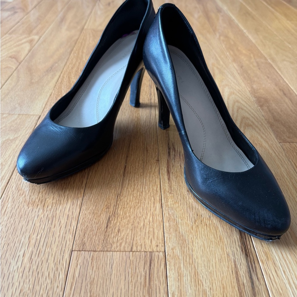 Tahari Elegant Black High Heels
